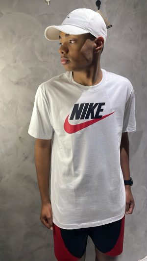 Camiseta Nike Sportswear Icon Futura