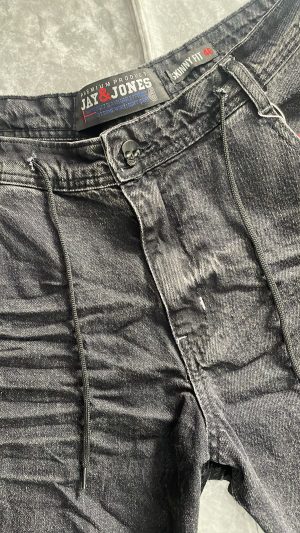 Bermuda Jay& Jones Petra