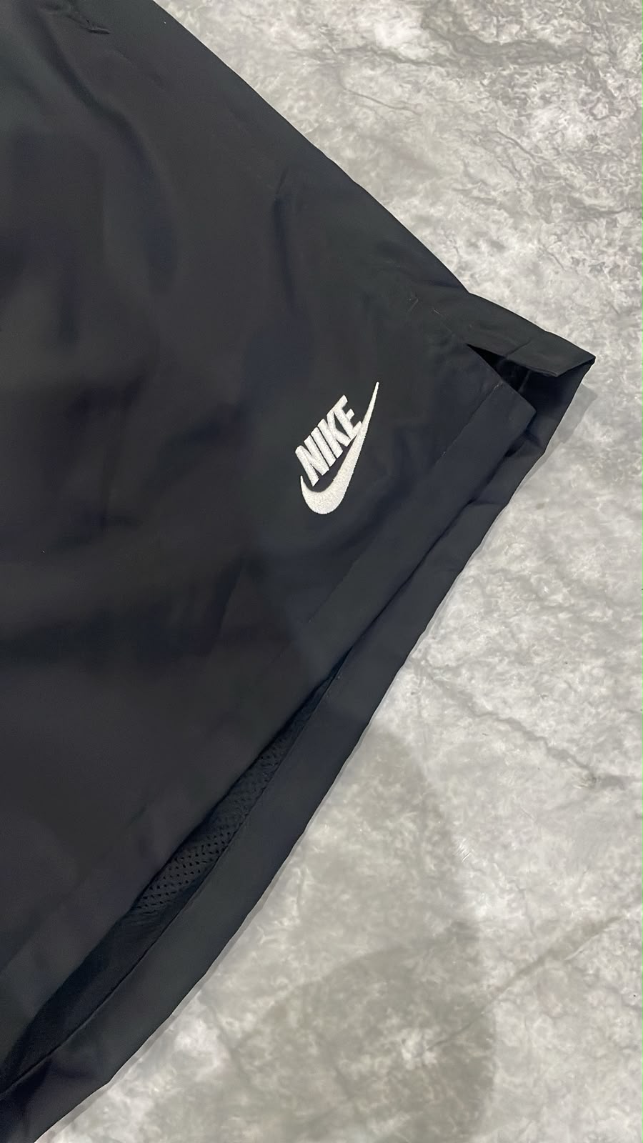 Bermuda Nike Nsw Preto com branco - Imagem 3