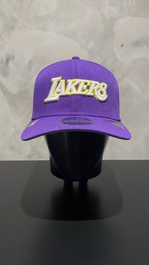 Boné New Era 9SEVENTY Stretch Snap Los Angeles Lakers Roxo.