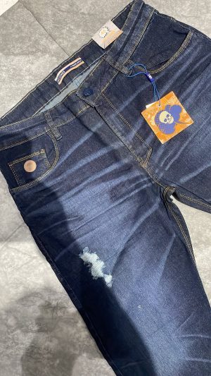 skinny, lavagem azul escuro (dark wash)