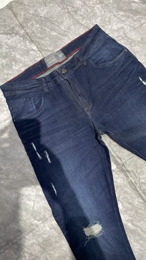 skinny, lavagem azul escuro (dark wash)